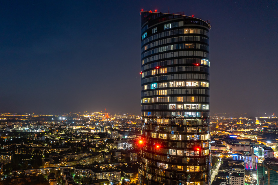Sky Tower nocą